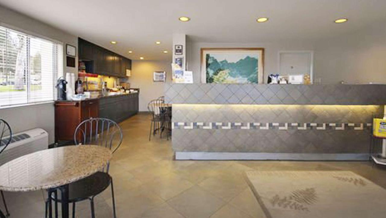 Magnuson Hotel Park Vue Ely Exterior photo